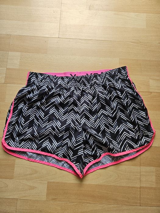 Шорти для бігу від Victoria's secret та H&M