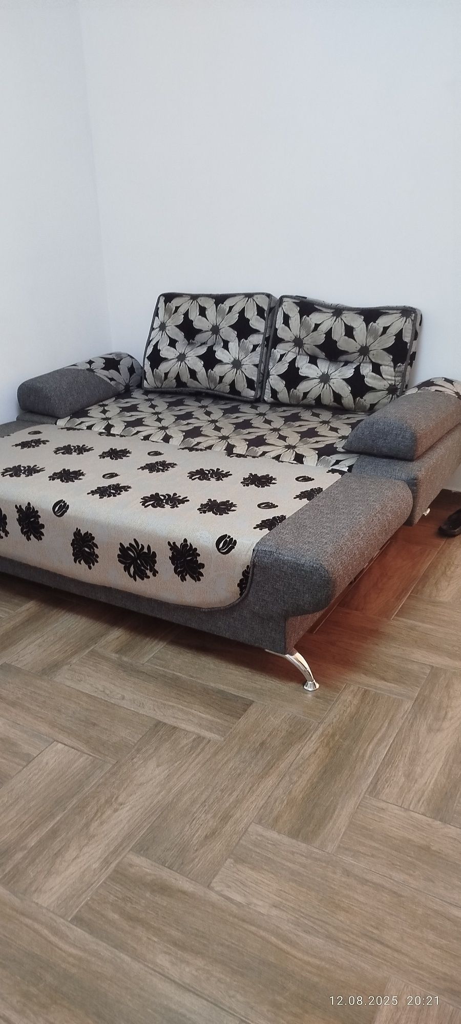 Продам диван.Ц- 6500.Прасувальна дошка в подарунок