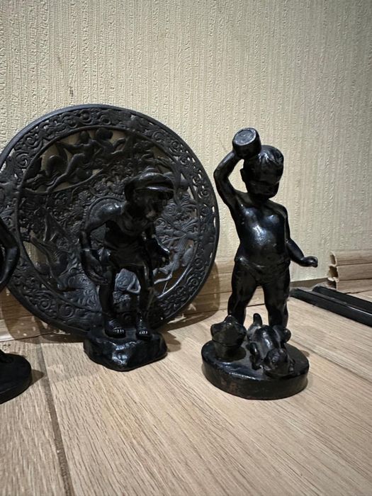Статуэтки касли девочка с лейкой,пушка,вратарь и т.д