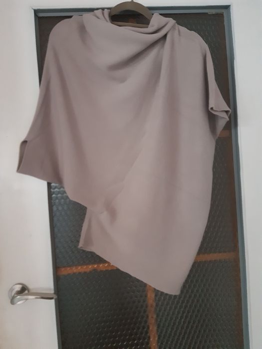 Bluzka z dzianiny, bezrękawnik.