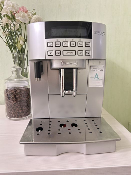 Продам кавомашинку Delonghi в доброму стані
