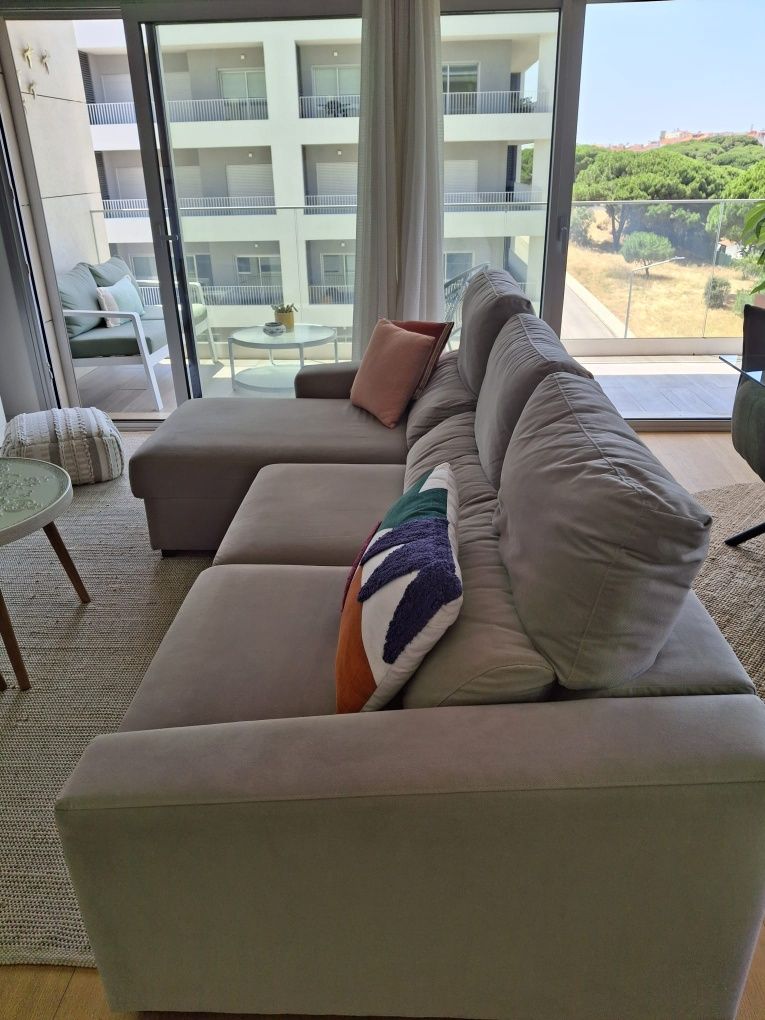 Sofá chaise-longue cinza