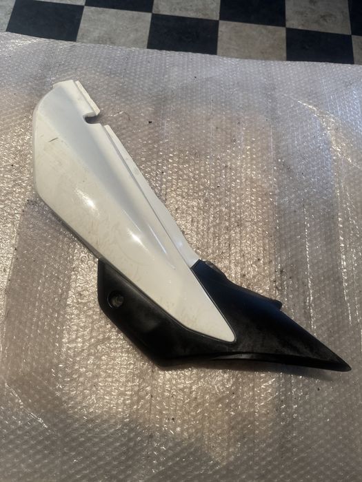 Honda XR 125 Bok Boczek Prawy Wypełnienie V339
