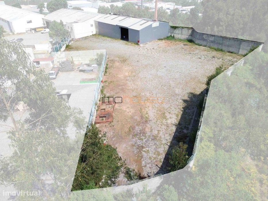 Armazém com estaleiro- Zona industrial