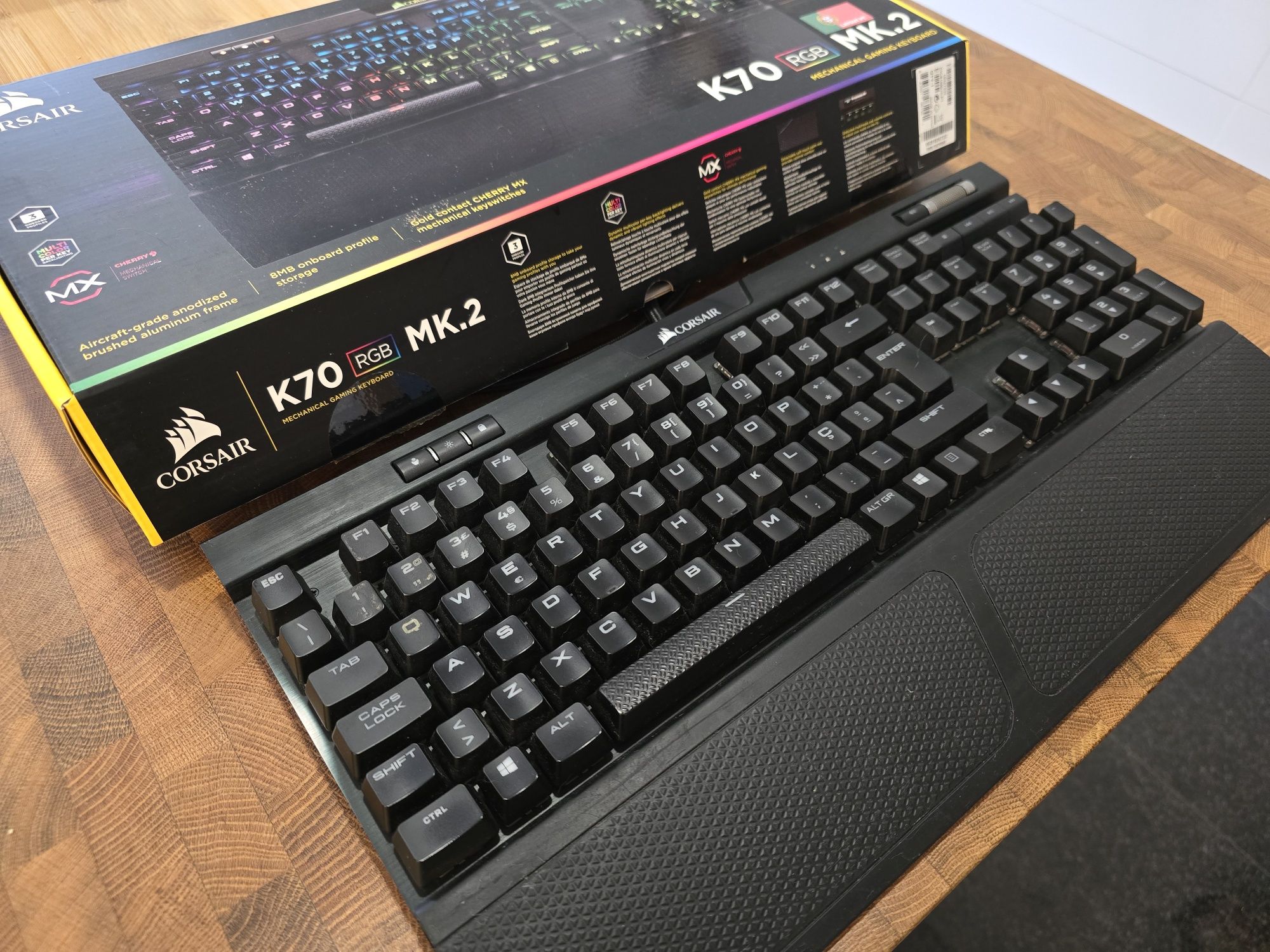 2 teclados mecânicos Corsair K70 e Roccat Ryos (ler anúncio)