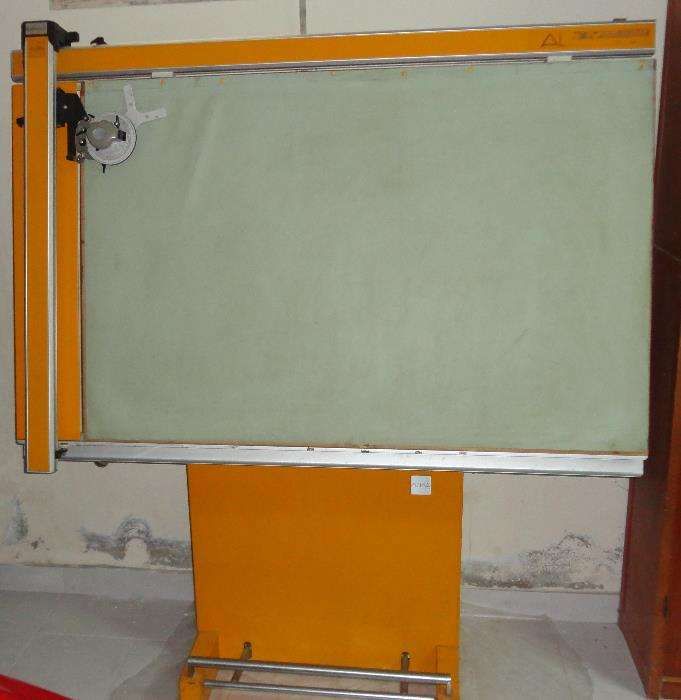Estirador Hidráulico de Desenho Profissional