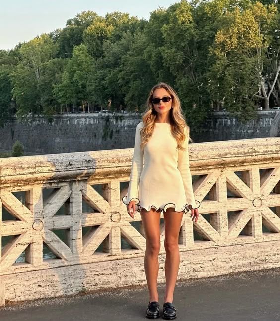 Плаття жіноче нарядне, бежеве міні, з рюшами, на довгий рукав