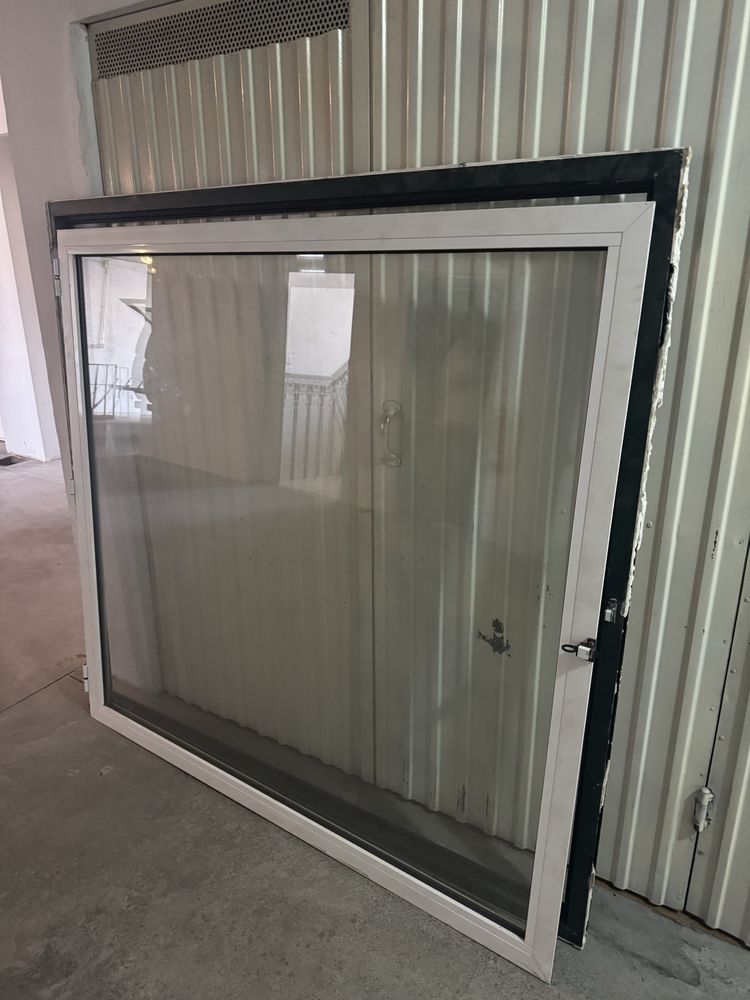 Conjunto janelas e portas e portadas em aluminio lacado