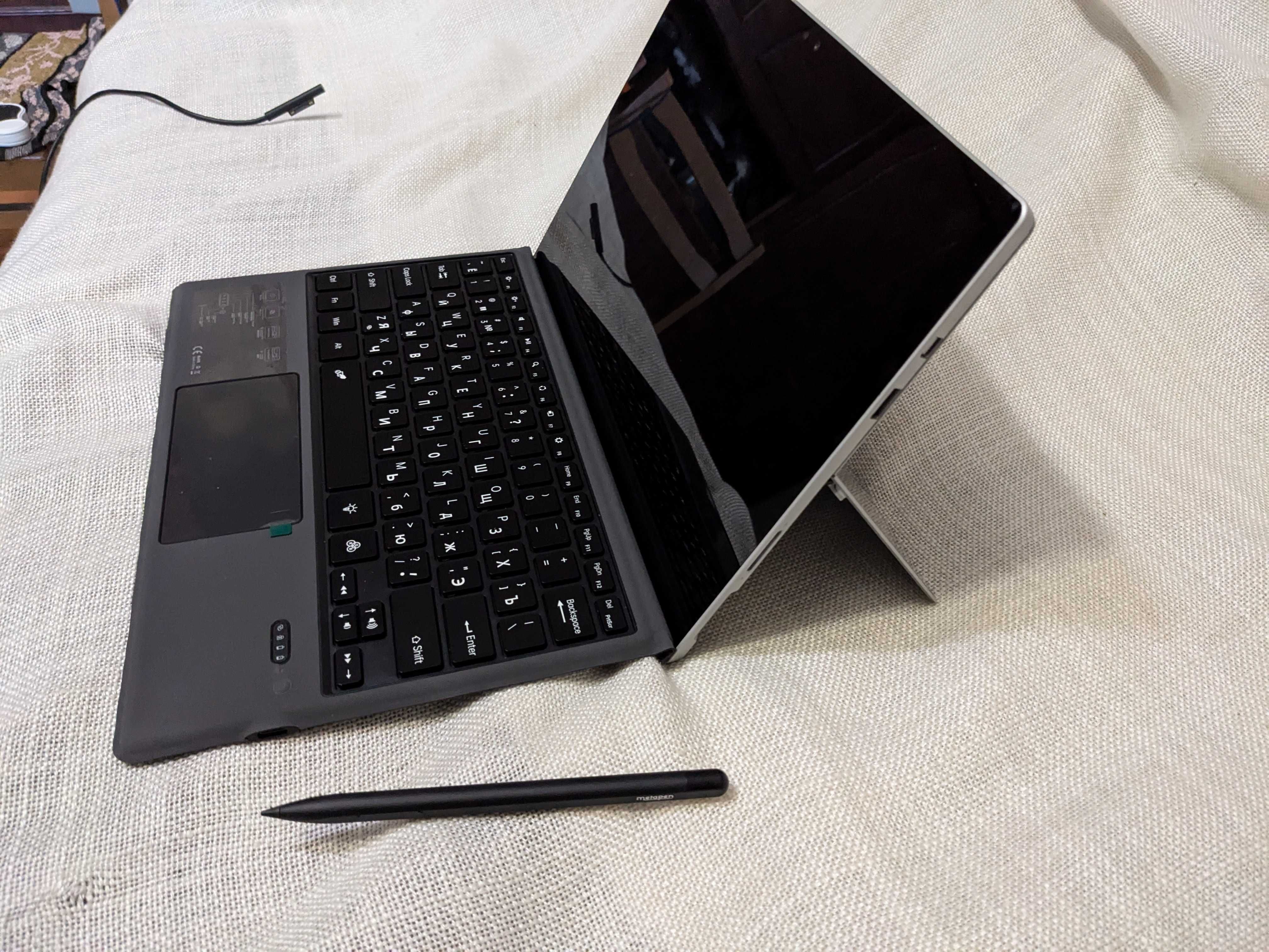 Surface PRO 4.  Intel Core i7-6650U  16/256 gb.
