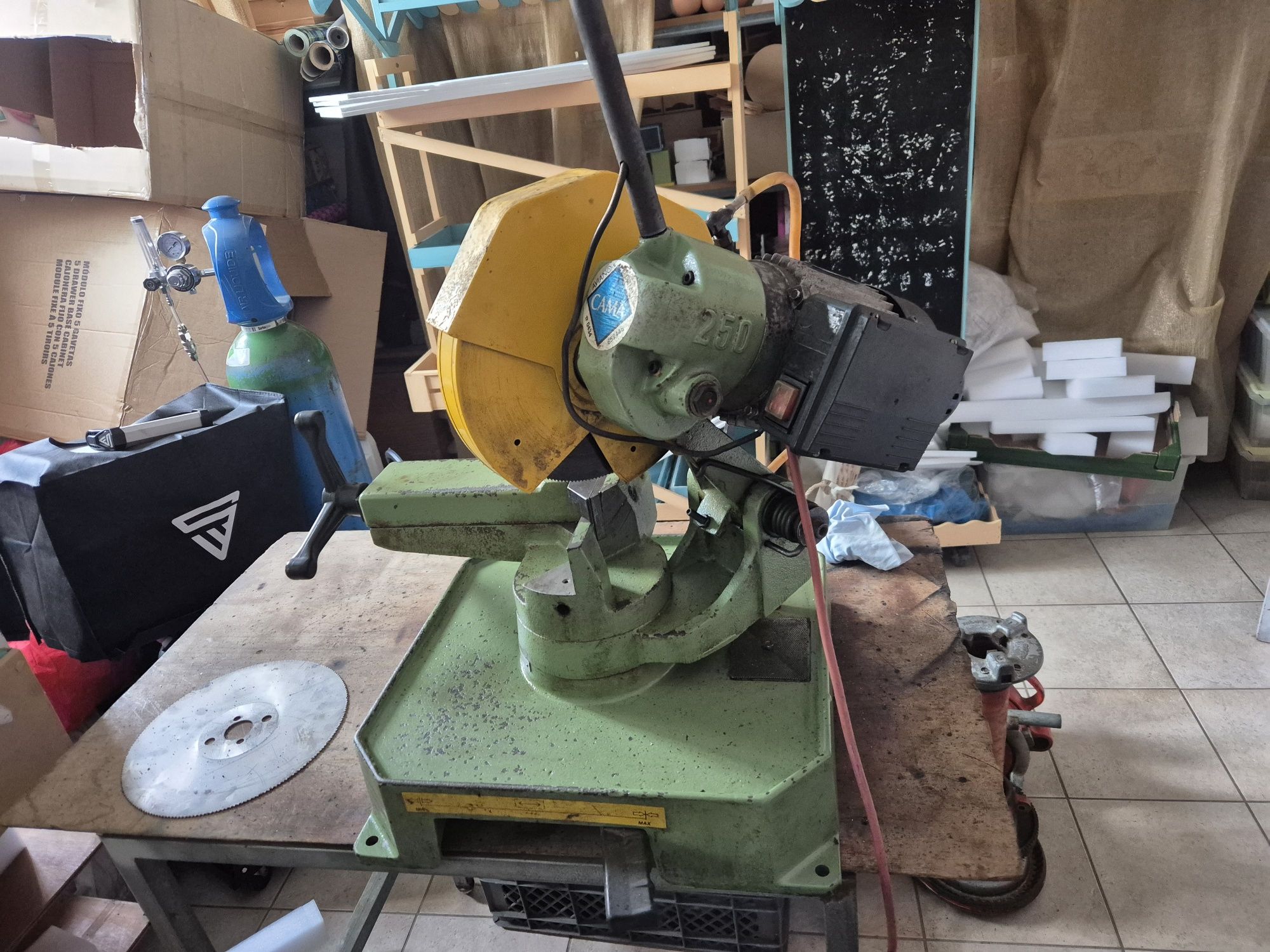 Maquina de cortar ferro