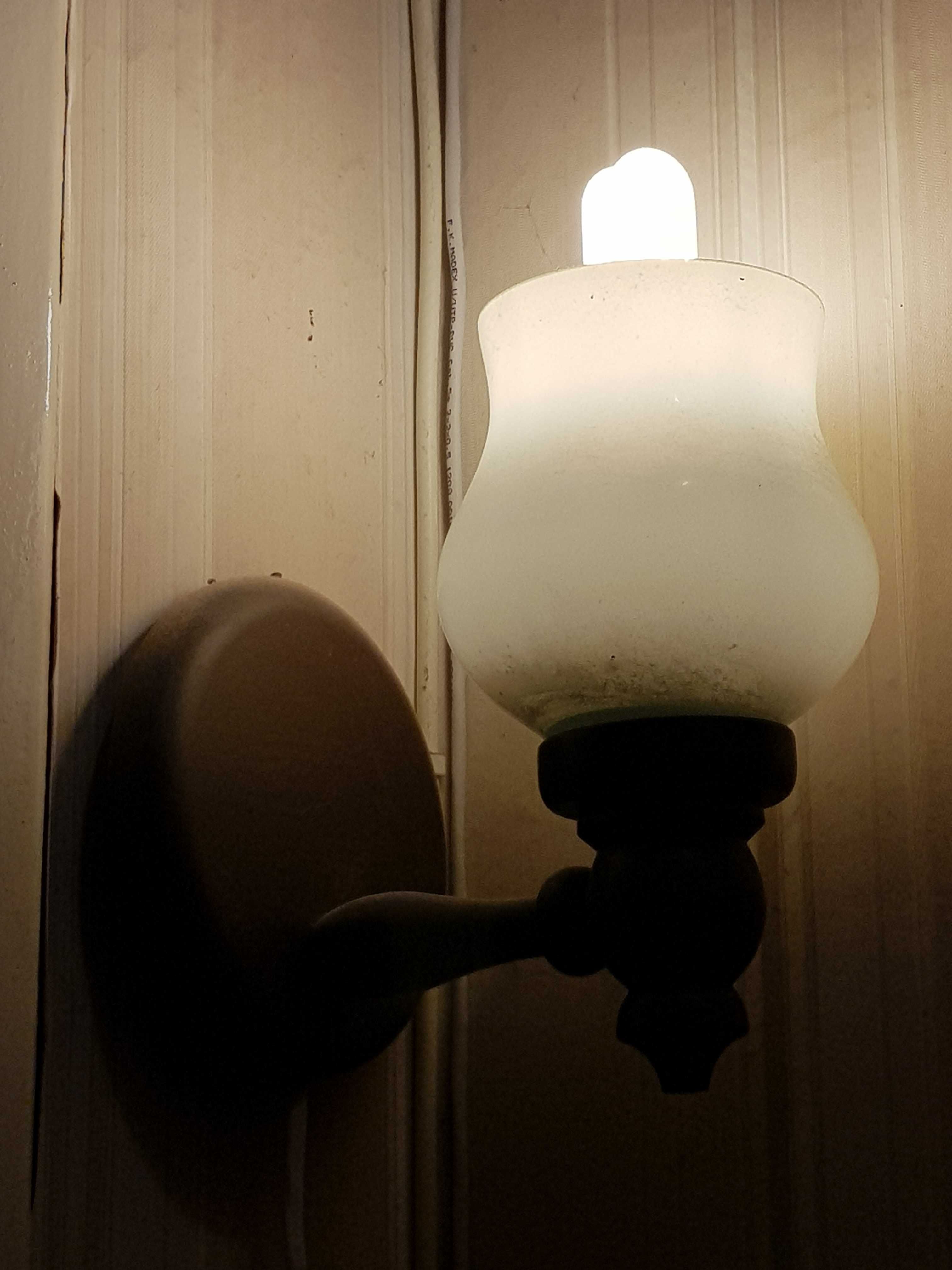 Kinkiet, lampa, szkło mleczne
