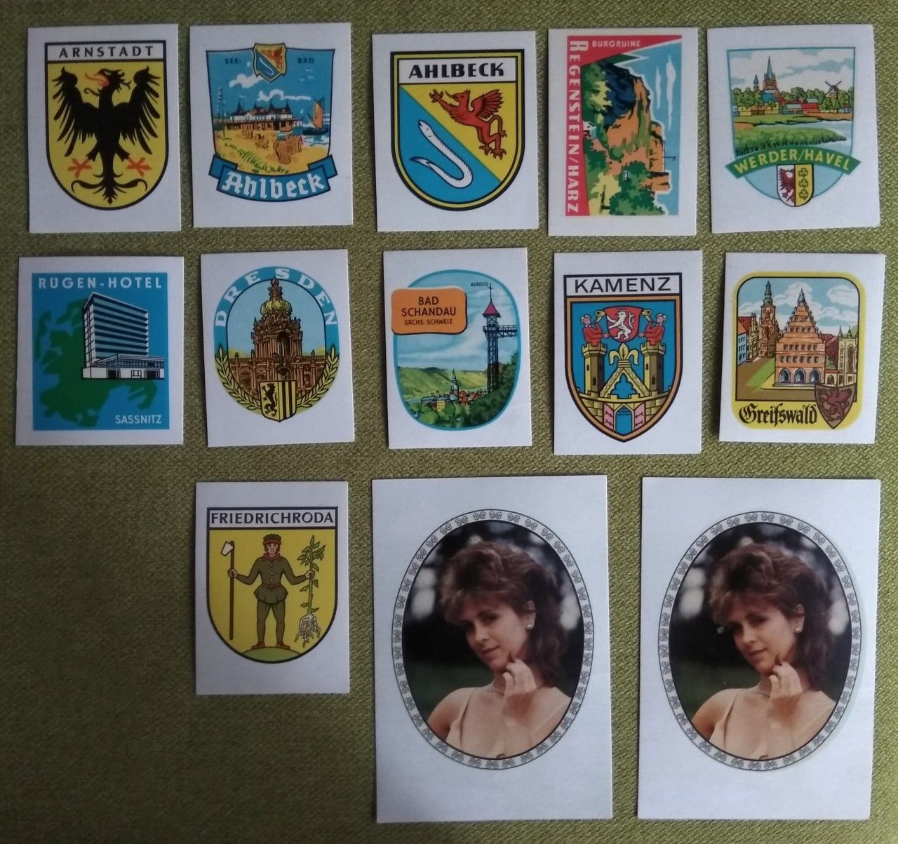 Картинки-плівки герби міст Німеччини та дівчина (1970-ті рр., НДР).