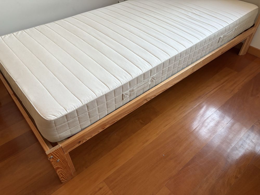 Cama de Solteiro Completa IKEA – Colchão + Estrado