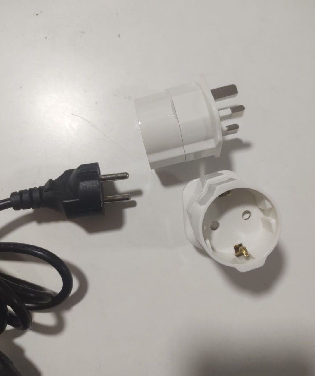 adapter ,przejściówka ,konwerter , przekaźnik wtyczka UK-EU 1sztuka