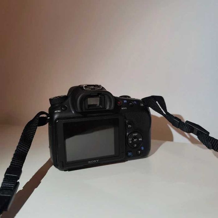 (Reservado) Sony Alpha SLT-A58 DSLR + 18-55mm Lens Kit + Bag + Extras