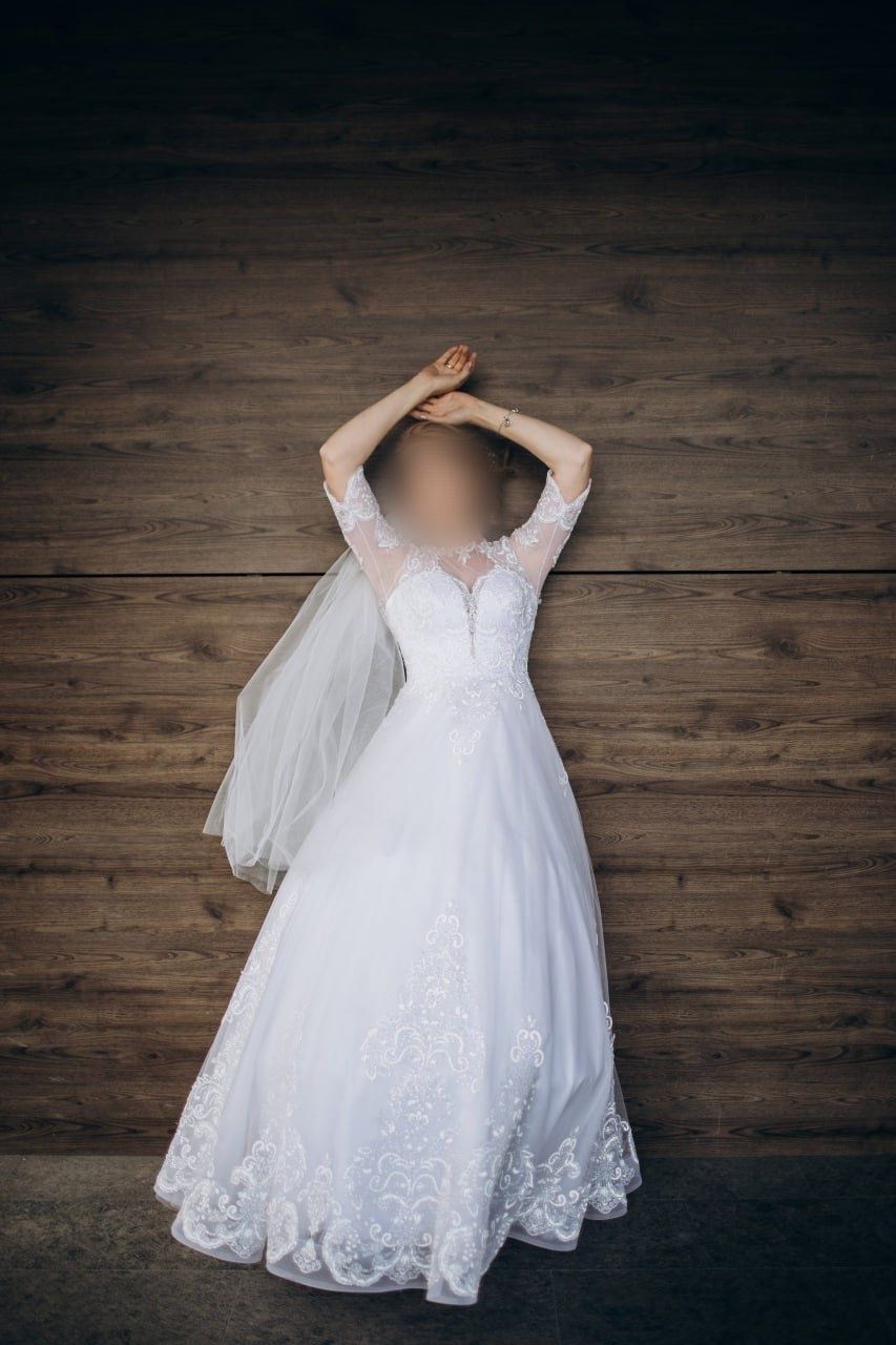 Весільна сукня білосніжна