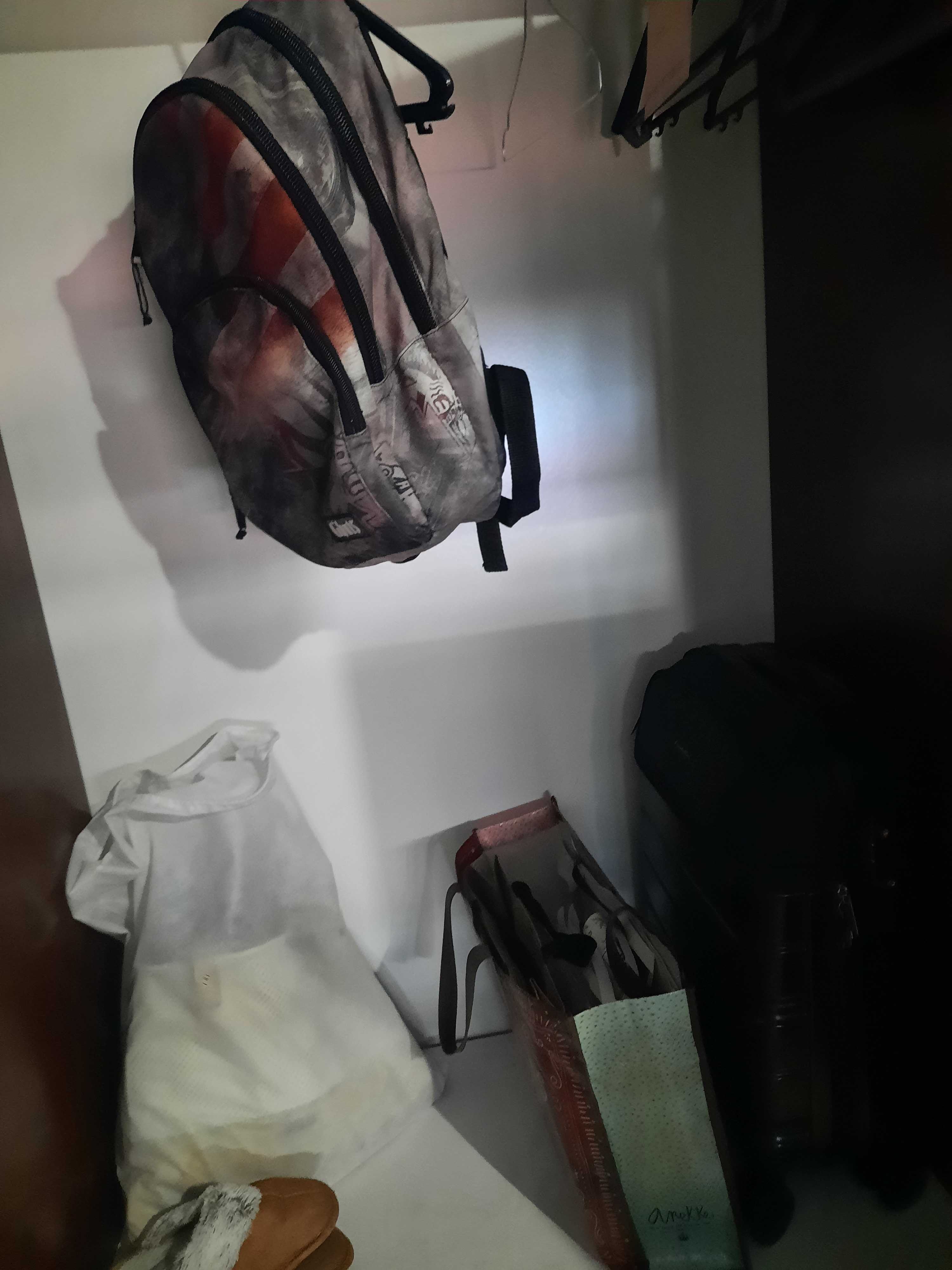 2 roupeiros individuais