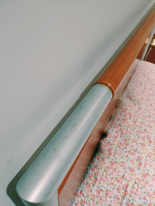 Quarto de casal sem roupeiro