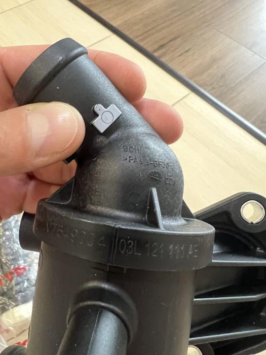 VOLKSWAGEN Термостат vag оригинал 03L 121111AE