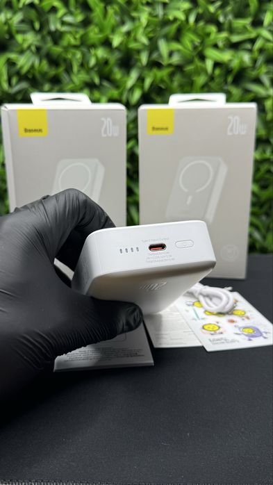 Оригінальний павербанк Базеус з бездротовою зарядкою Магсейф 20000 mAh