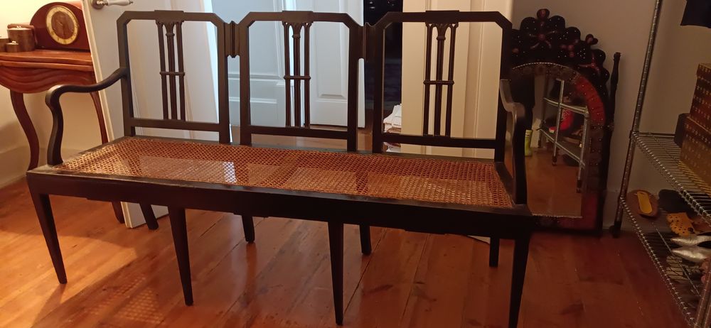 Canapé antigo em madeira pau santo e palhinha