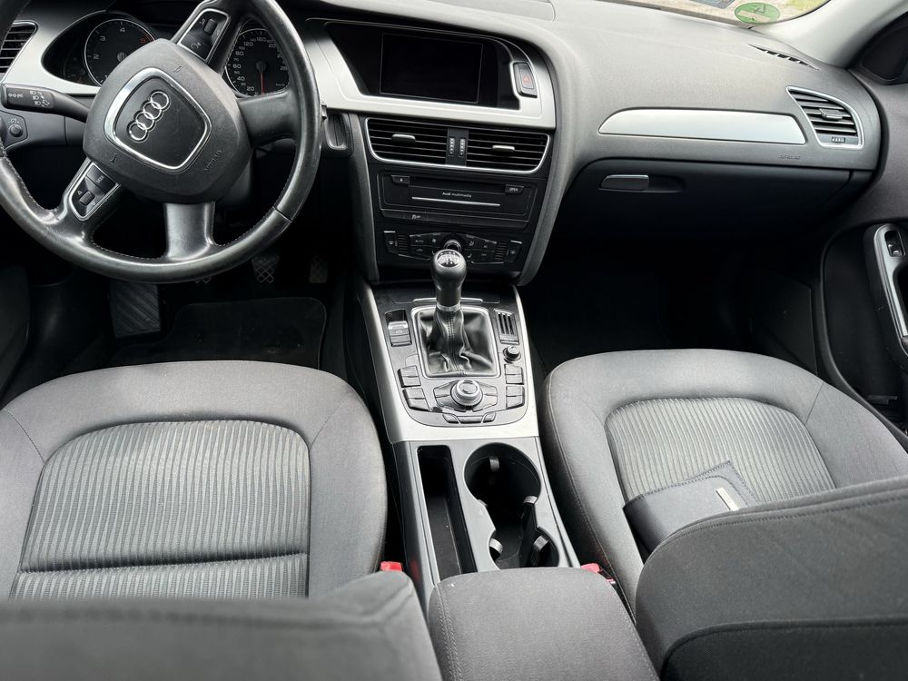 Audi a4 b8 2.0 tdi 2010 rok