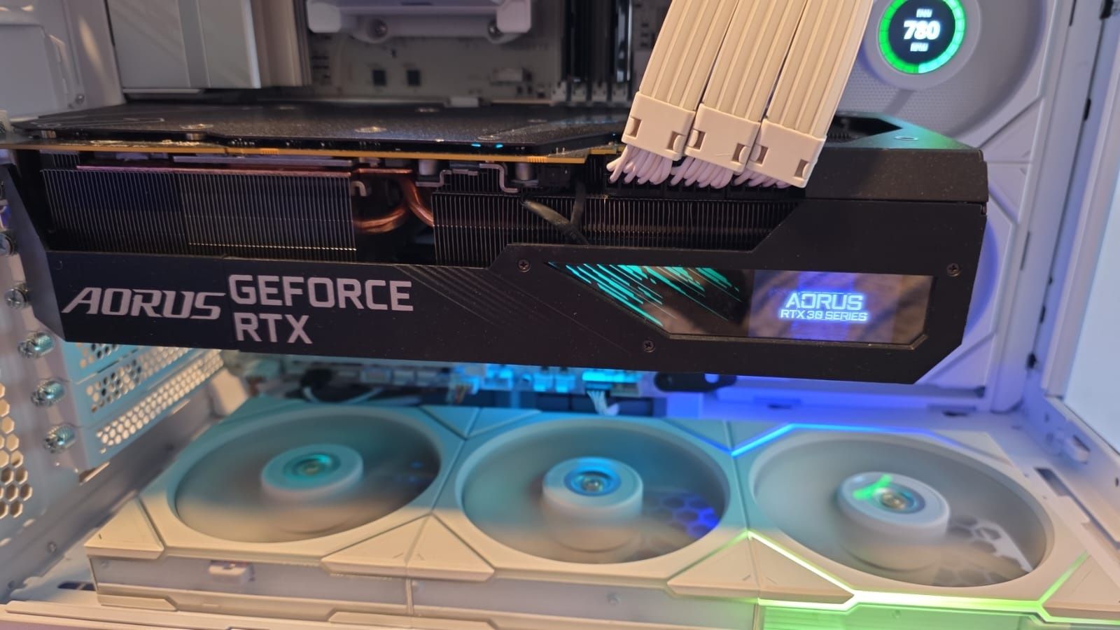 Komputer gamingowy Aorus Lian Li RTX3080 Ryzen 7 7700 DDR5 RGB SSD
