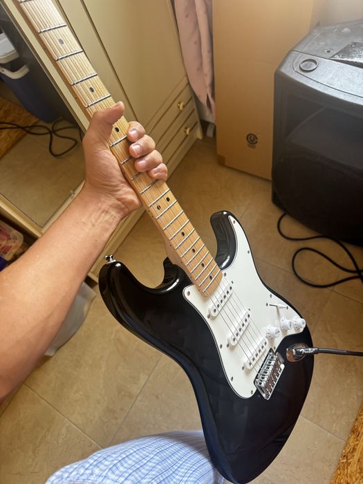 Guitarra Elétrica Stratocaster – Excelente Estado