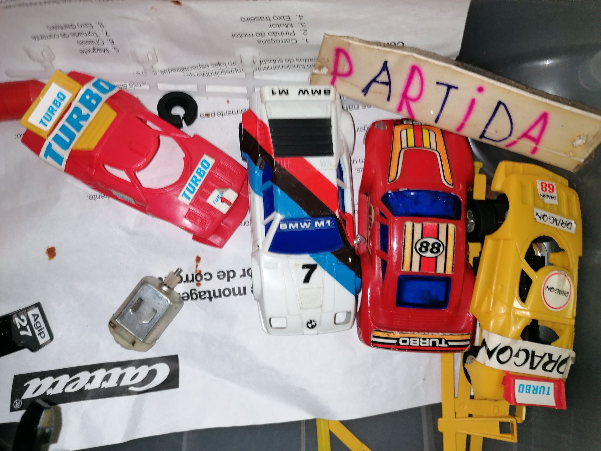 2 Pistas com peças e carrinhos