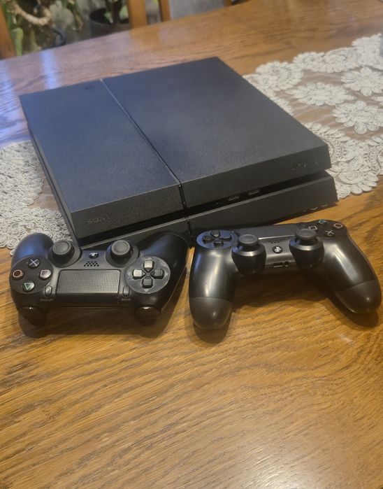 PlayStation 4 500 GB – stan bardzo dobry, 2 pady, komplet kabli