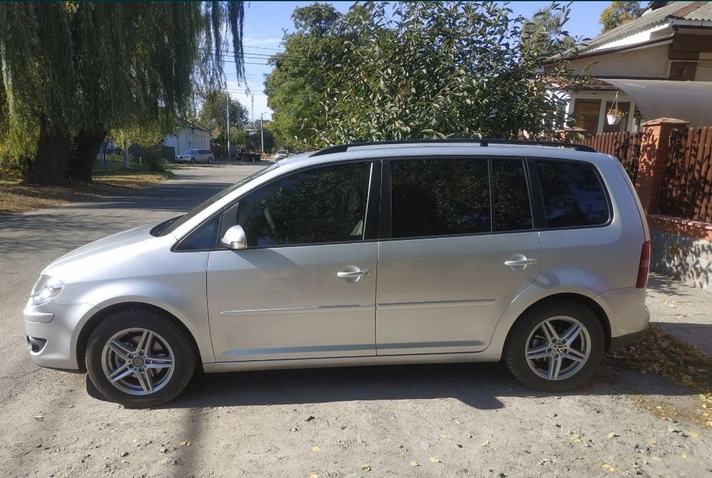 Продам Touran 2007