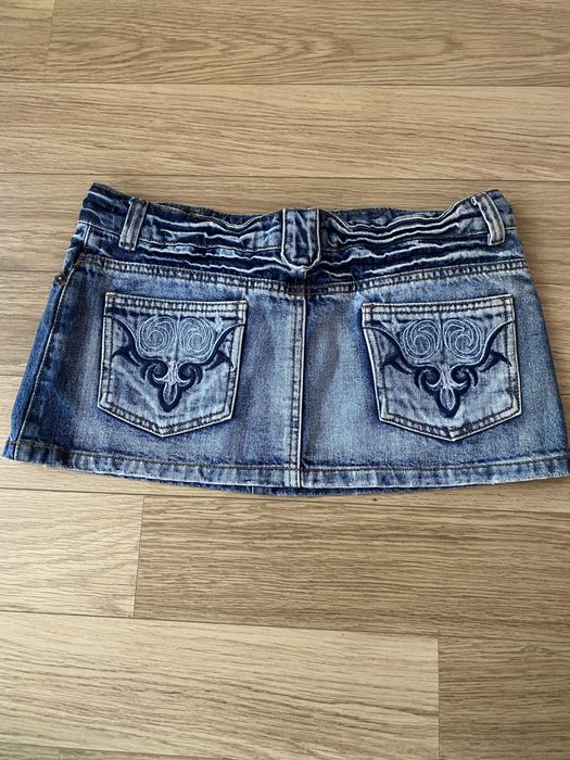 Міні-спідниця у стилі 2000-х