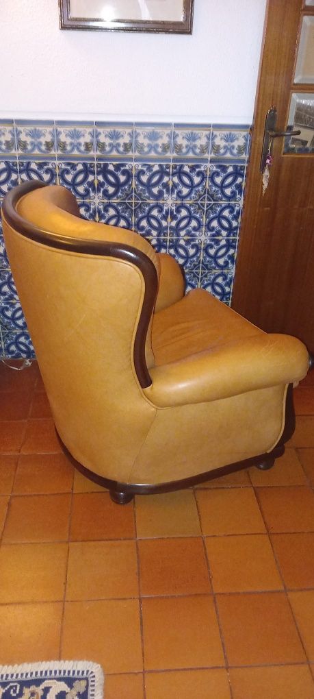 Conjunto de 3 sofás, 2 cadeirão em pele cor camel cadeirão poltrona