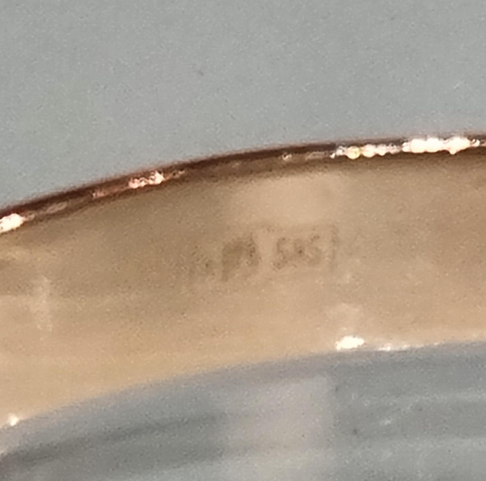Золотое кольцо с бриллиантами. 1,79 грм