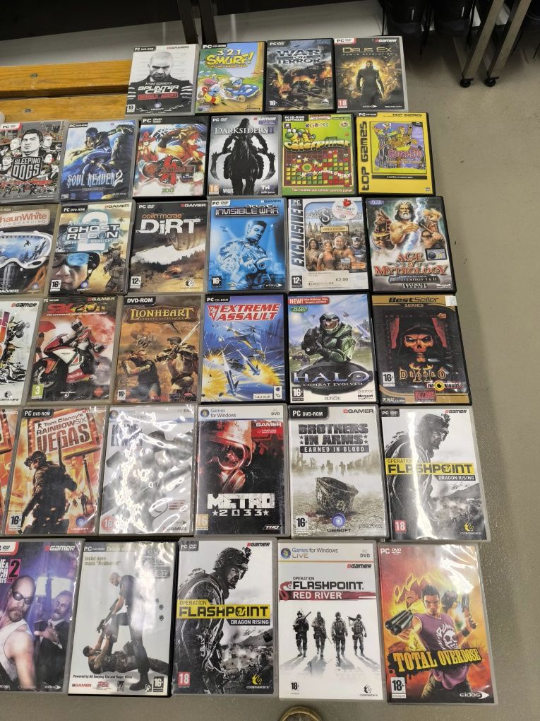 64 Jogos PC  Age of empires " Diablo 2 " " Football Manager " Guilty G