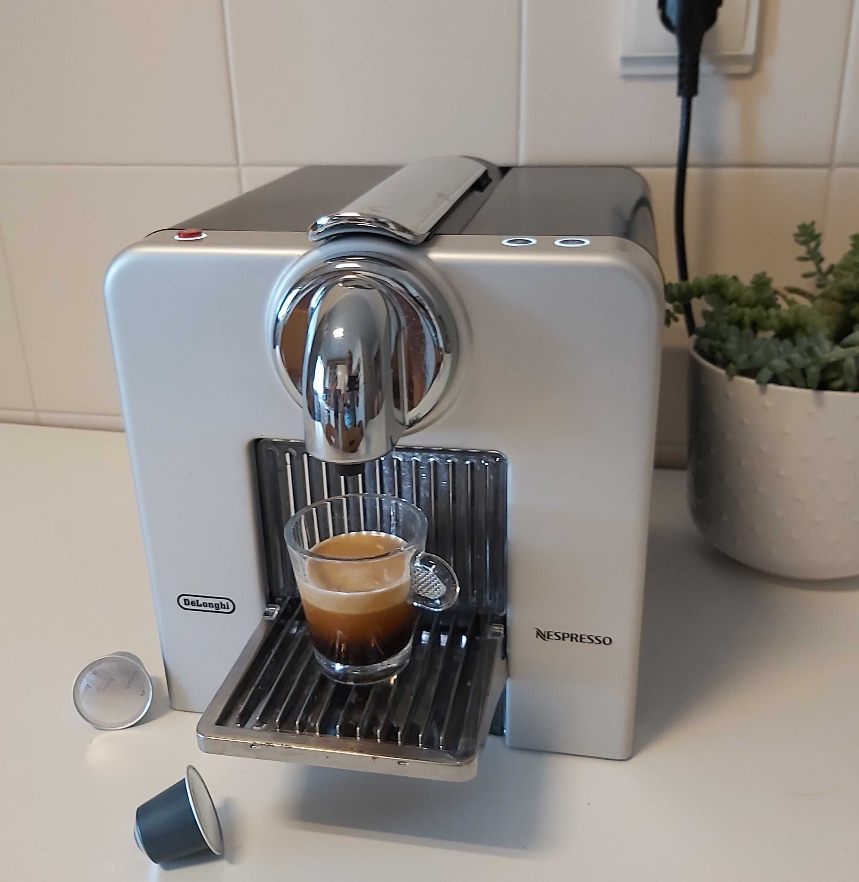 Máquina café Nespresso Delonghi Le Cube