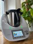 Thermomix TM5 – pełny zestaw + nośniki przepisów, stan bardzo dobry.