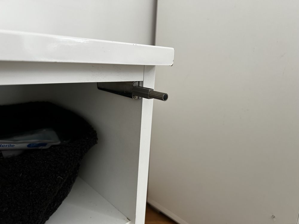 Sprzedam białą szafkę nocną – na wymiar, wysoki połysk