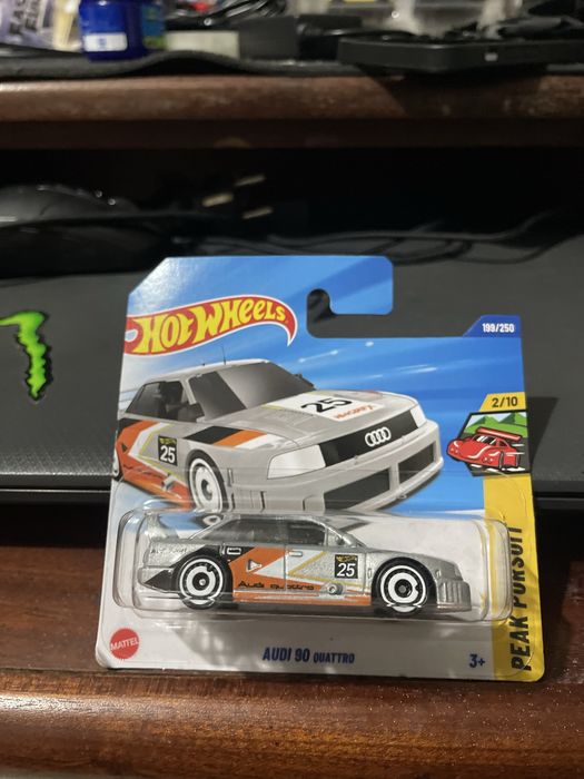 Hot wheels variados