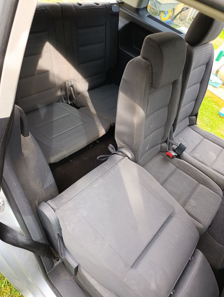 Sprzedam Volkswagen Touran Oszczedzny 7 Osobowy