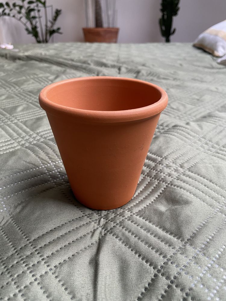 Malutka ceramiczna oslonka z terakoty