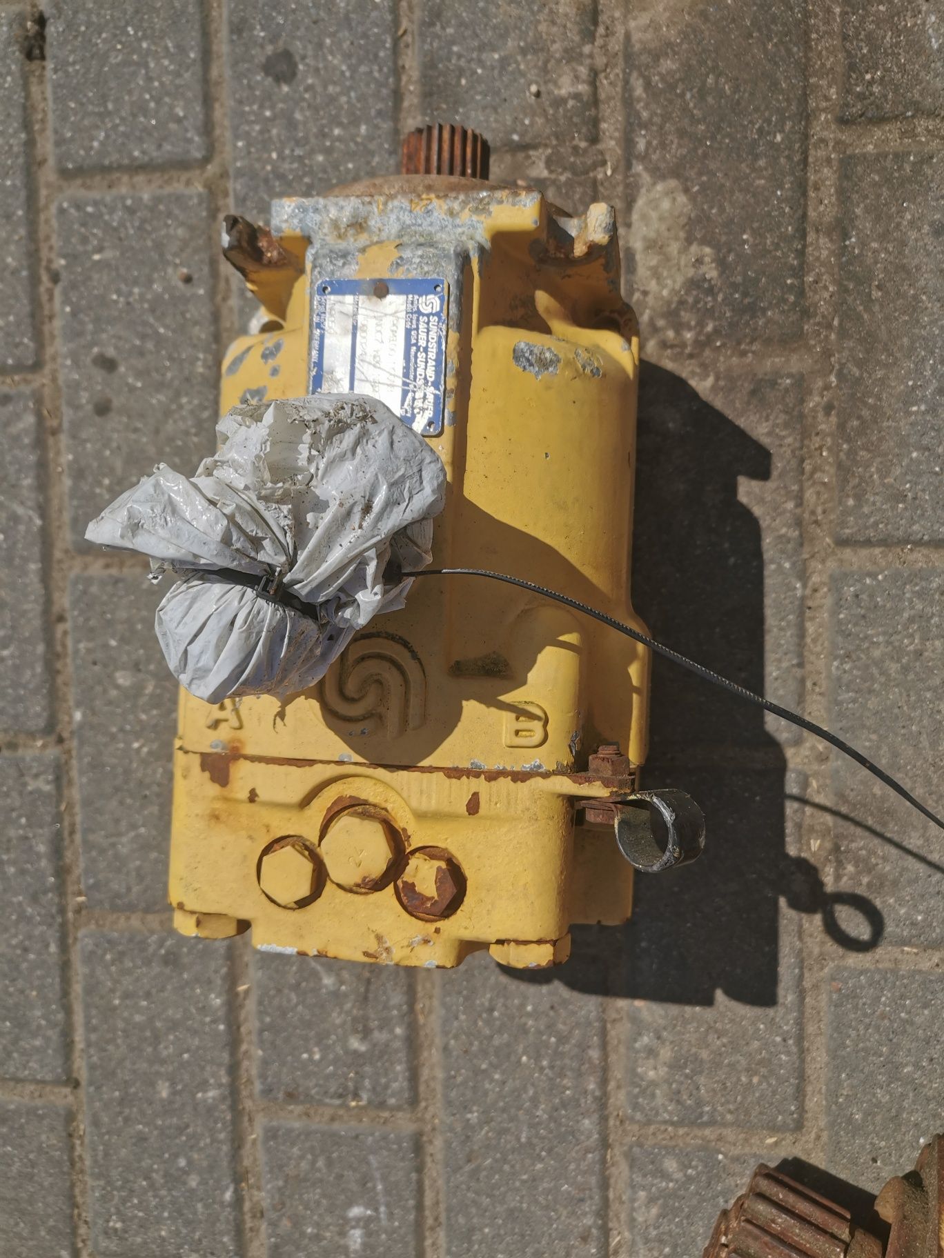 Silnik jazdy hydromotor 90M100 New Holland