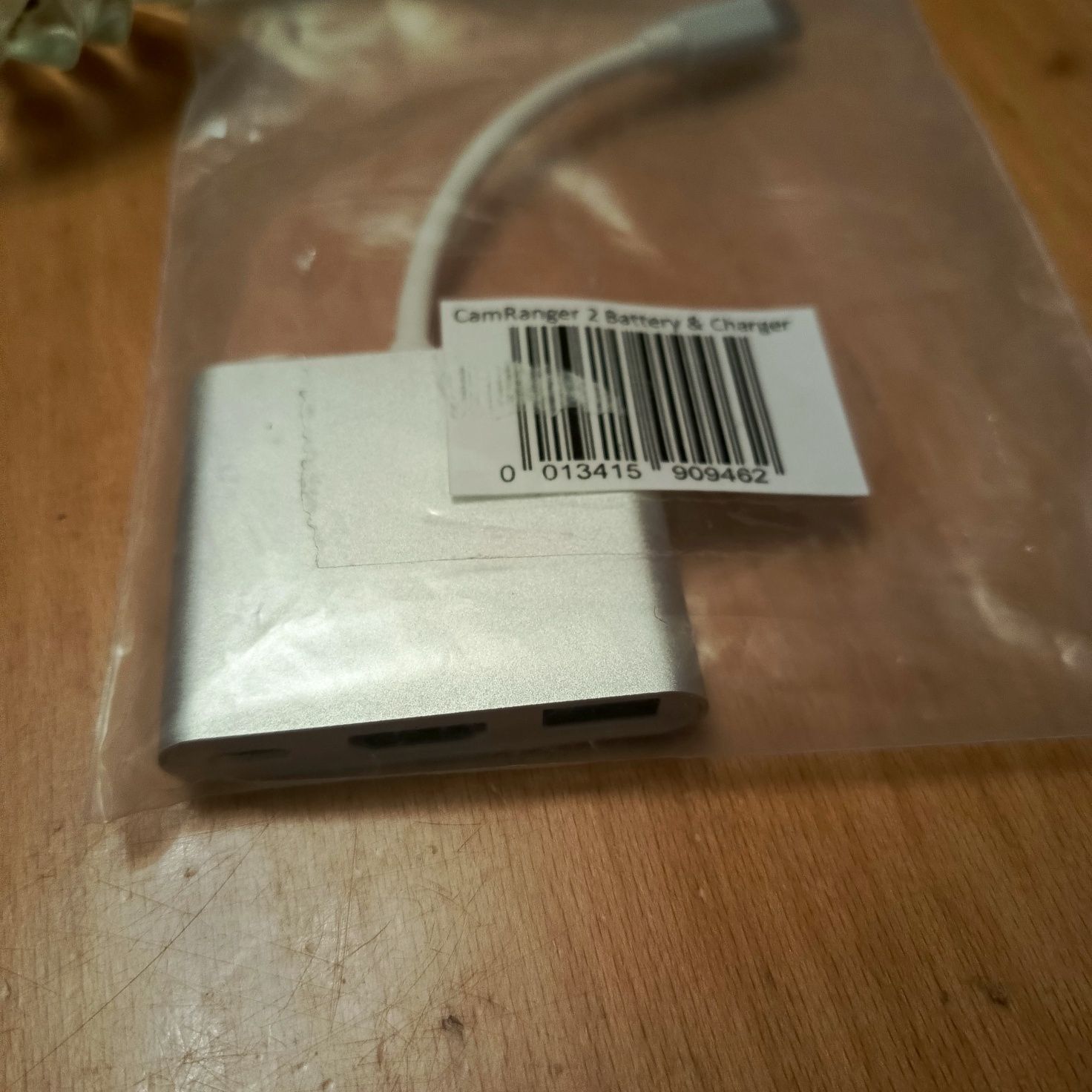 Przejściówka adapter hub 3w1 urządzenie z wyjściem USB-C.