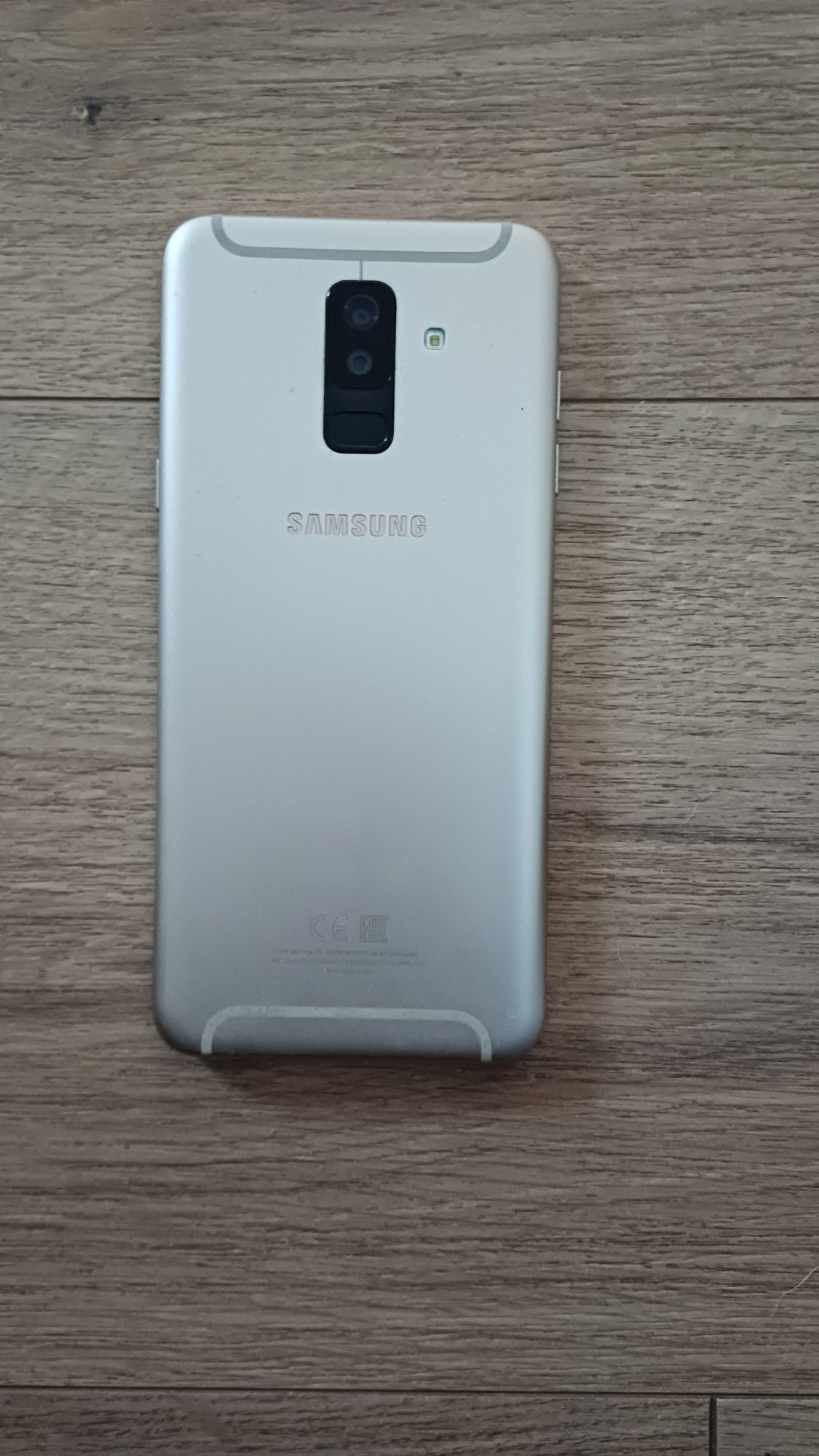 Продам телефон самсунг а 6 +