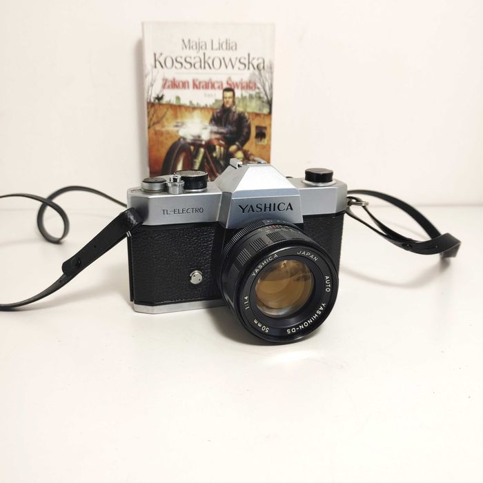 Ładna lustrzanka analogowa YASHICA TL Electro z Yashinon DS 1:1,4 f=50