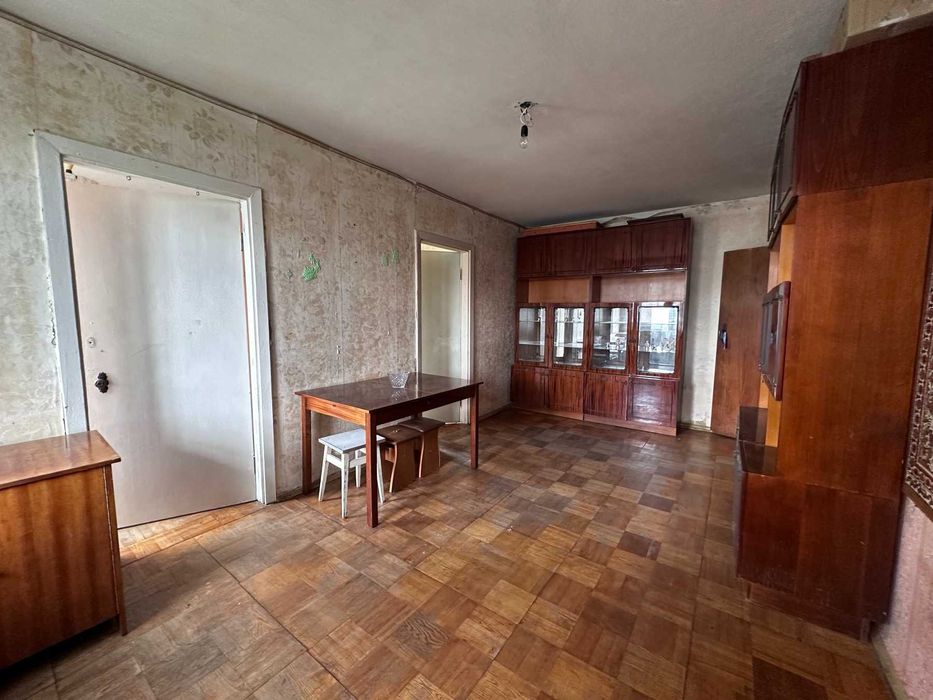 Продам 4  ком  кв  в  р-ні  Боевой  вул   Льотна  1     5/5 пан дома