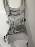 Ergobaby Porta Bebés Embrace Soft Air Mesh Soft Grey