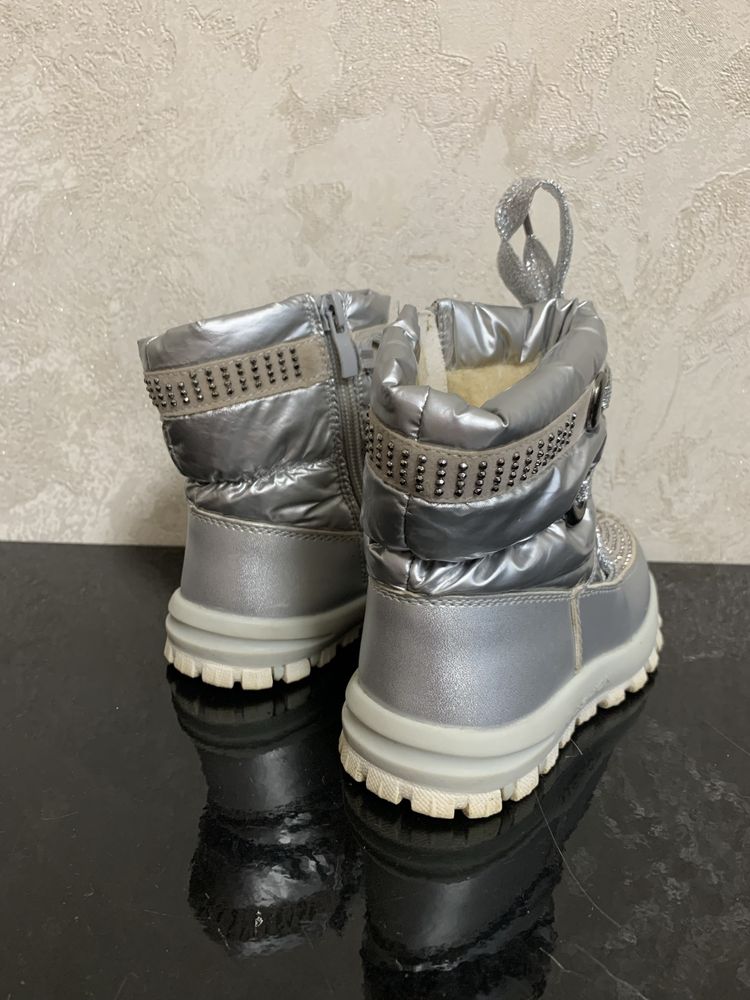 Зимові черевички для дівчинки
