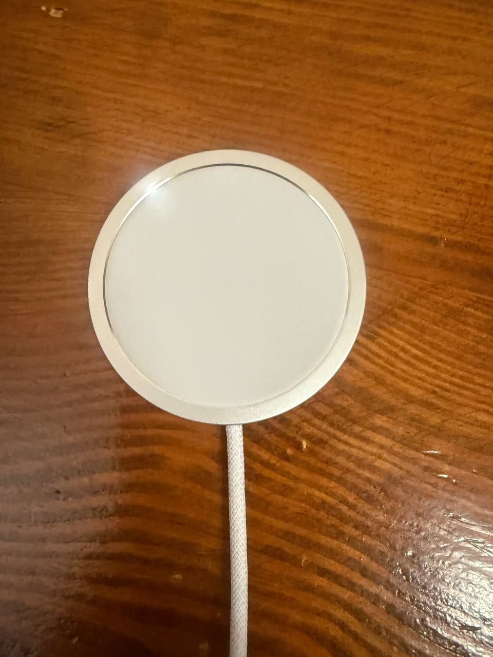 Продам новую беспроводную зарядку APPLE.