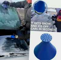 Скребок для чистки снега  и льда на автомобиле щетка